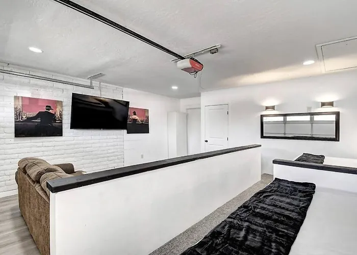Сasa de vacaciones 8 Large Bedrooms Hot Tub Game Lounge *