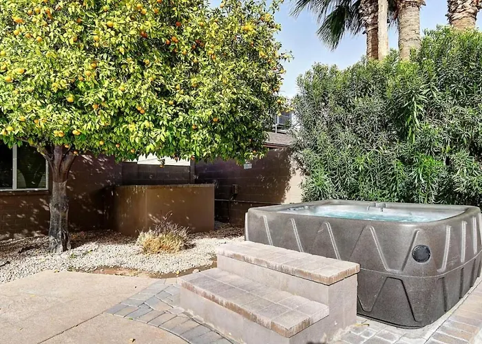 8 Large Bedrooms Hot Tub Game Lounge Phoenix